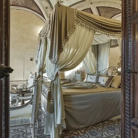 Residenze D'epoca Palazzo Coli Bizzarrini Сиена