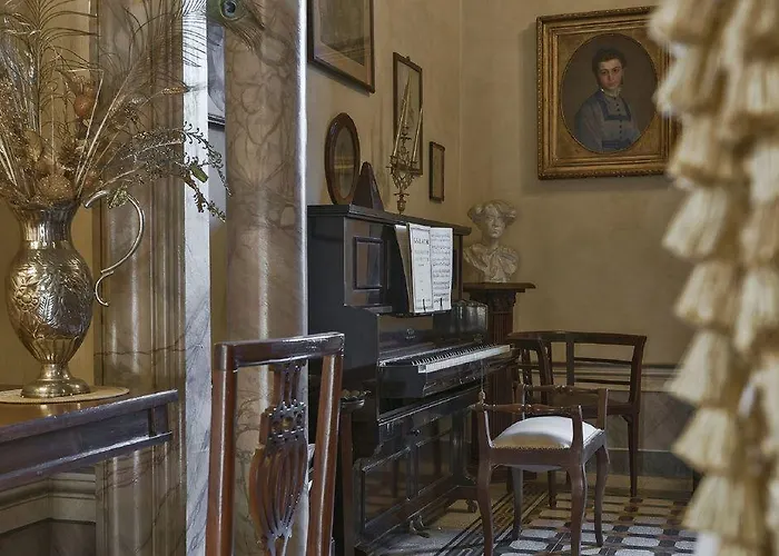 德波卡帕拉索科里比莎丽尼酒店